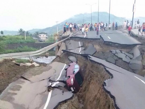terremoto_ecuador_2016_carretera_destrozada
