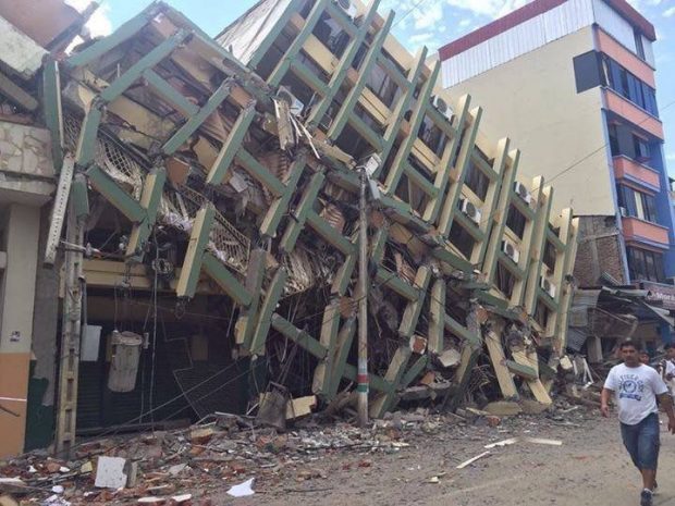 terremoto_ecuador_2016_edificio_derrumbado