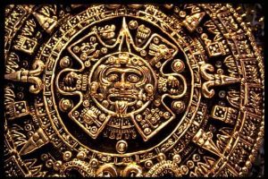 Disco Solar Calendario Azteca tallado en oro