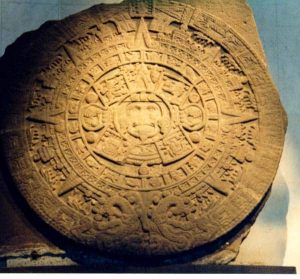 Piedra-tallada-con-el-calendario-Azteca