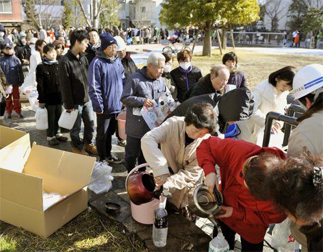 CRISIS JAPON 2011 - Familias sin agua o alimentos por el terremoto y el tsunami