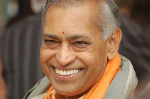 El Maestro Parvathi Kumar sonrriente