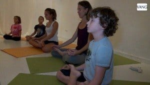 Entrevista a Marta Vilaplana: La profesora de Hatha yoga defiende las terapias naturales para mejorar el rendimiento escolar y tratar el trastorno por déficit de atención