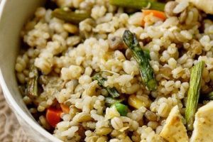 ¿Por qué el arroz integral es más saludable que el arroz blanco?