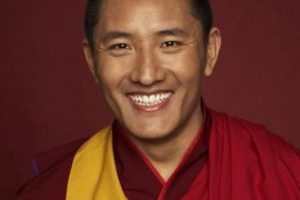 Entrevista a lama Tulku Lobsang (El medico del Tibet) Lama Tulku Lobsang: «Cuando alguien ríe, nos abre su corazón»