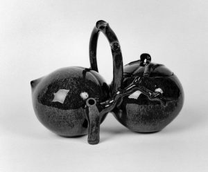Tetera china bajo la forma de dos melocotones de la inmortalidad Walters Art Museum Dominio Público