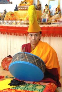hermandadblanca org 20160226 dakpa mindruk budista tibetano monje 415×620.jpg - Dakpa Mindruk, Pujas y Ritual de Chod: ceremonias de budismo tibetano. Madrid España - Febrero y Marzo 2016 - hermandadblanca.org