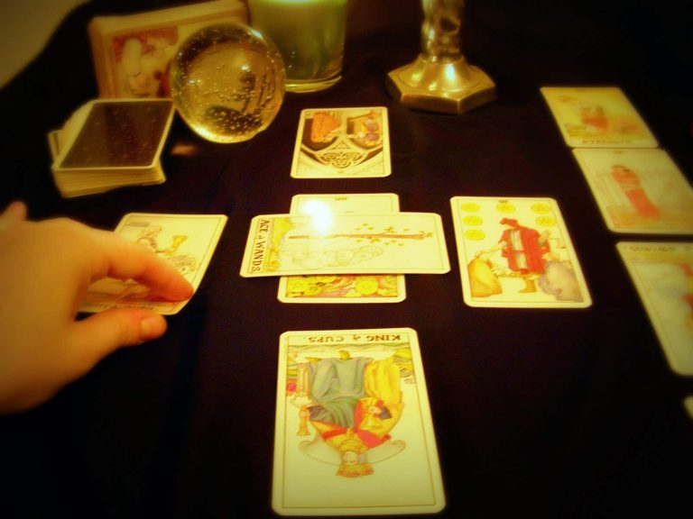 Tarot esoterico en consulta con tarotistas