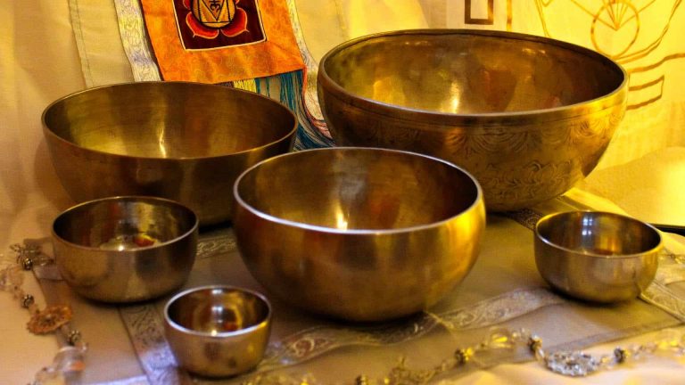 Bases y beneficios de la meditación con cuencos tibetanos