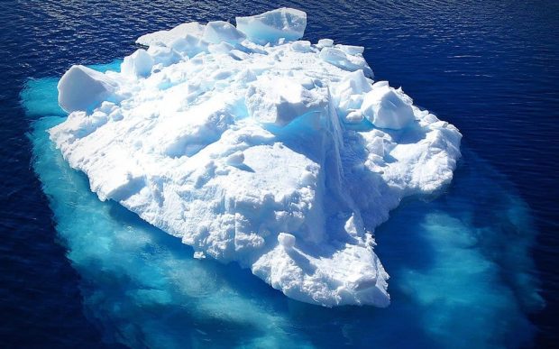 20170824 ricard251 id131271 001 Antartica iceberg below and above e1461240022348 - Conciencia o Consciencia, ¿qué diferencia hay? - hermandadblanca.org