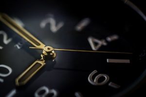 20170925 carolina396 id132831 glass time watch business - La regla de los 5 segundos y cómo puede cambiar tu vida - hermandadblanca.org