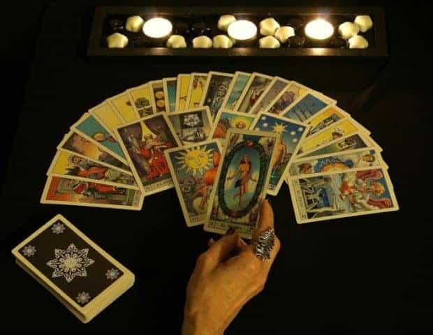 hermandadblanca org seleccionar una baraja de tarot 620×480.jpg - Tipos de tarot - hermandadblanca.org