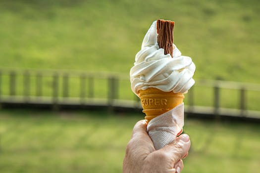 20171016 carolina396 id133780 ice cream cone melting hot ice cream scoop 161420 - ¿Comes de manera emocional? Descubre las razones de tus antojos - hermandadblanca.org