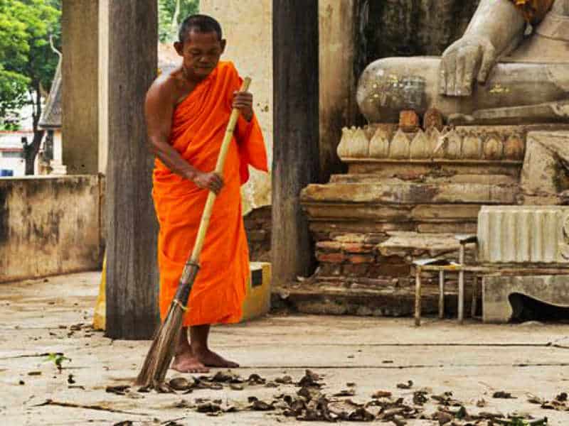 id145947 limpiar como monje - ¿Sabes cómo hacer limpieza del Hogar? Para saberlo, lee estos Consejos de un Monje Budista - hermandadblanca.org