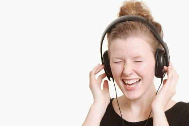 3 cuida tus oídos de hábitos que puedan dañarlos ID148745 - hermandadblanca.org