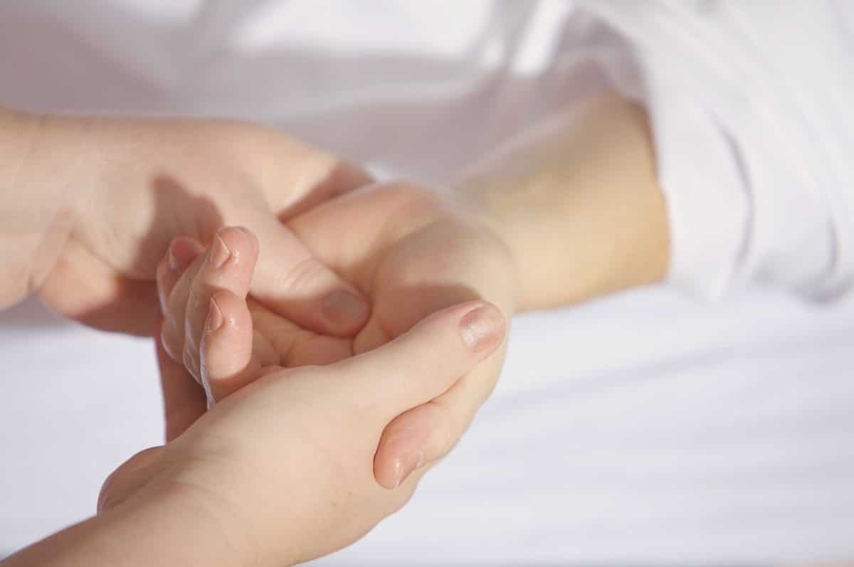  digitopuntura, masaje en la mano