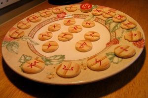 Runa Laguz: Leyenda mitológica y significado de las antiguas runas vikingas