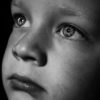 trauma de omision y como sanarlo nino con mirada triste foto oscura ¿has escuchado hablar del trauma de omisión? y de ¿como sanarlo? ID174683 - hermandadblanca.org