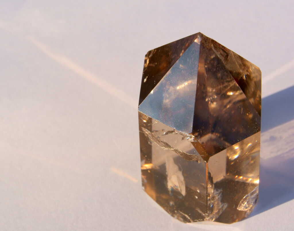 Reconocer gemas y cristales falsificados
