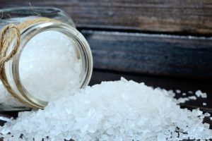 Supersticiones conectadas a la sal. Negativas y positivas