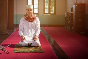 Salat: los cinco rezos diarios practicados en el Islam